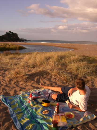 kulinarisch kann man uns nichts vorwerfen,sind sehr einfallsreisch!hier gibts grad einen Burrito am Strand vom Sandy Bay