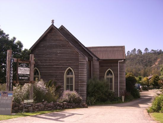 Das ist also die Church Accommodation, das Restaurant zumindest...
Ganz hinten rechts seht ihr das Dach vom Haus der Besitzer...