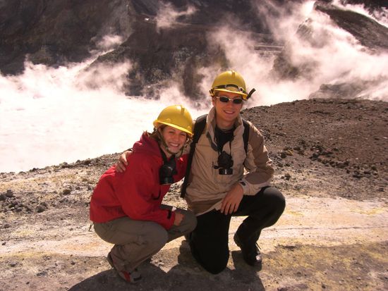 hinter uns der Kratersee
