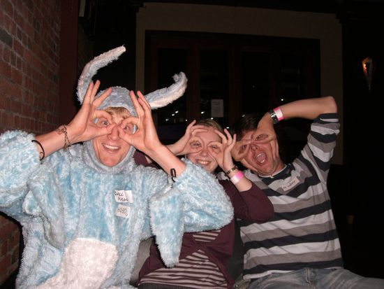 nach 3 monaten haben wir uns mal wieder eine nette partytour gegoennt...und ein neues saufspiel gelernt...wartet ab bis wir wieder in berlin sind