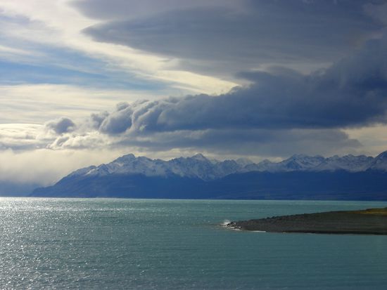 lake tekapo...hat eine unfassbar blau-tuerkise Farbe!!!super schoen