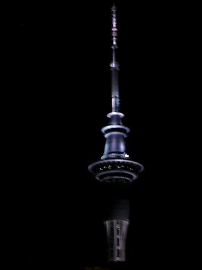 skt tower bei nacht