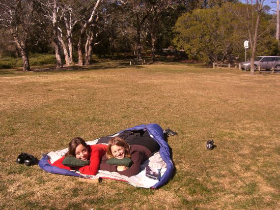 erstmal ein kl. nickerchen im park nach unserem 2h walk  durch den nationalpark.