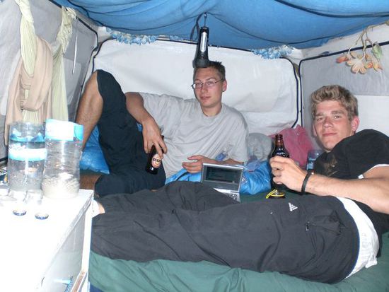und danach ein wenig relaxt, bevor es dann ans kuscheln zu 3 in unserem bett ging...