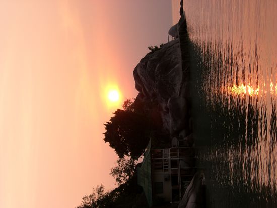 Sonnenuntergang an unserem Strand.