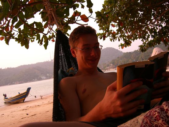 Robert beim relaxen...sein 4 buch innerhalb von 10 tagen!Unglaublich!