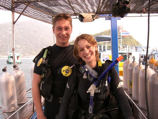 Wir in unserem heissen Tauchdress- das versprochene Foto