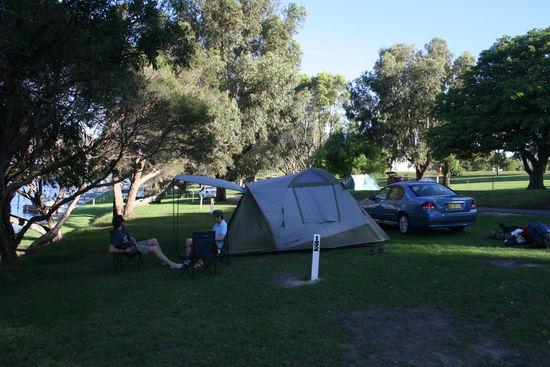 Unsere Profi-Camping-Ausruestung mit Auto