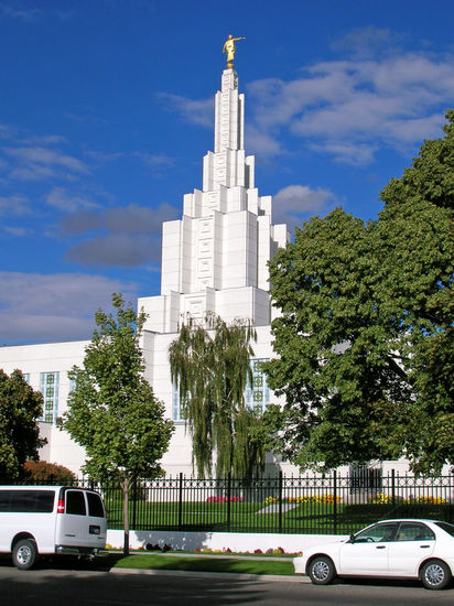 Mormonentempel in Idaho Falls - Symbol von Macht und Geld