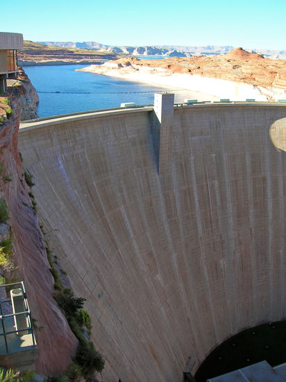 Glen Canyon Damm, 1963 fertigestellt. Er wird streng bewacht.