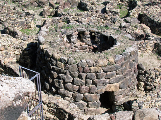 Barumini - die besterhaltenste Nuraghe auf Sardinien - entstanden zwischen dem 13. und 6. J.v.C.