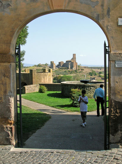 Blick auf die Burg von Tuscania