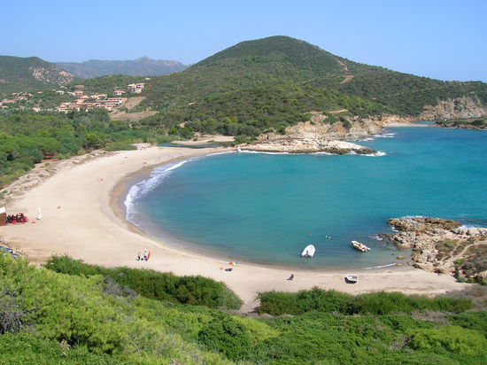 Blick auf die Bucht vom Sarazenenturm "Torre di Chia", im September fast menschenleer