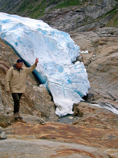 Am Gletschertor - Engenbren, der zweitgrößte Gletscher Norwegens
