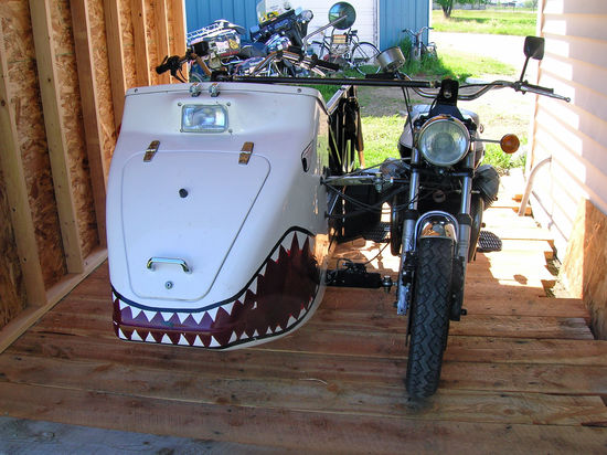 Dieses Bike wird vom querschnittsgelähmten Indian Jeff im Beiwagen gefahren, der es auch selbst gebaut hat!