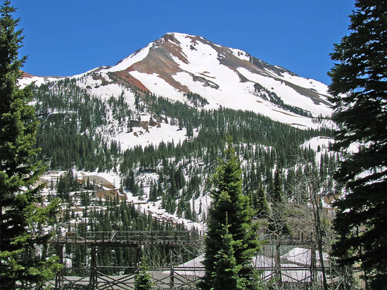 Auf der Fahrt nach Silverton, durch die Red Mountains, die aber hier weiss sind!