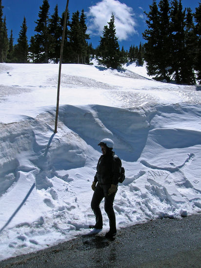 Auf der höchsten durchgehend geteerten Straße der USA (3.713 m) im Rocky Mountain National Park am 9. Juni 2008!