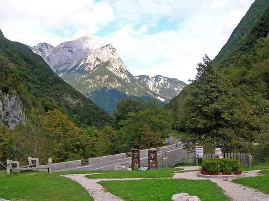 Kluze - mit 2007 aufgestelltem Mahnmal