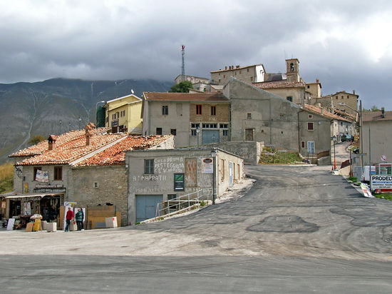 Castelluccio, 1.452 m, das höchstgelegene Dorf Italiens in den Monti Sibillini