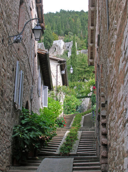 Eine der vielen schönen Gassen in Gubbio
(auch hier: nichts für Fußkranke)