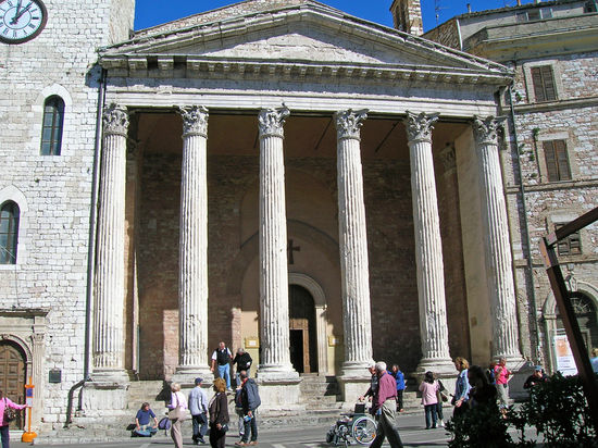 Säulen des Minerva Tempels - Assisi