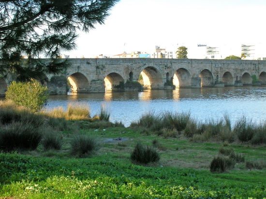 Römische Brücke (25. v. Chr.), 800 m lang - 60 Bögen