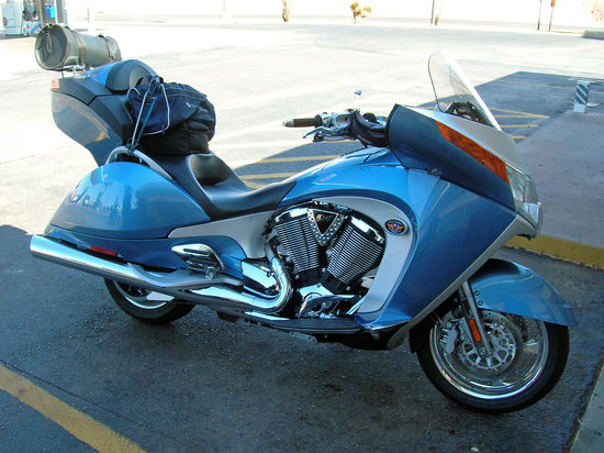 Beim Tanken sahen wir diese tolle "Victory" - neue Motorradmarke in USA