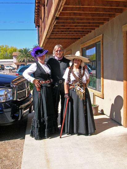 Diese beiden toll aussehenden Ladys vor unserem Motel hatten es Rolf angetan