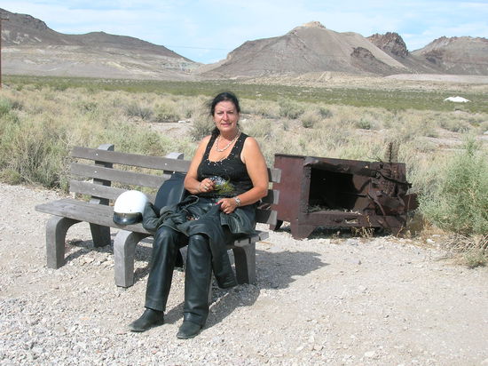 Auf der Mainstreet in Rhyolite hat sich einiges an Schrott angesammelt ...