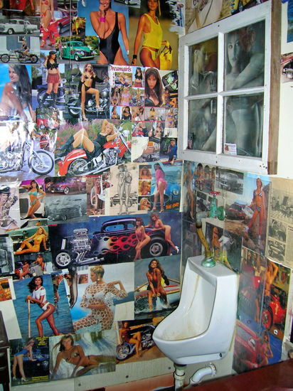 Hackberry's General Store - der restroom der Herren