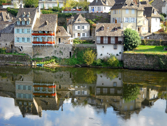 Argentat an der Dordogne - wunderschöne alter Häuser