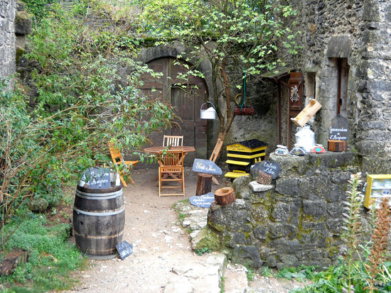 In La Couvertoirade haben sich viele Künstler niedergelassen