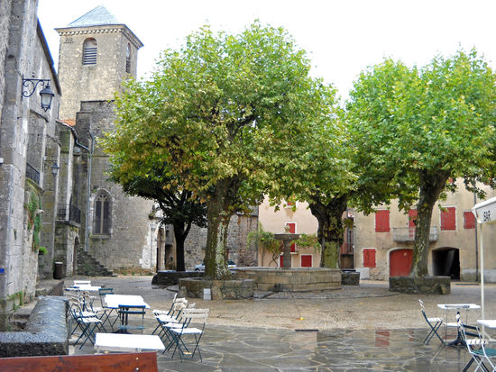 Marktplatz Ste. Eulalie de Cernon - der Ort wurde vom Templerorden gegründet
