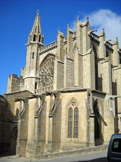 Kathedrale St. Nazaire mit interessanten Glasfenstern aus dem 13. und 14. Jahrh. - wir hörten im Innern einen russischen Chor, was eine ganz besondere Atmosphäre erzeugte