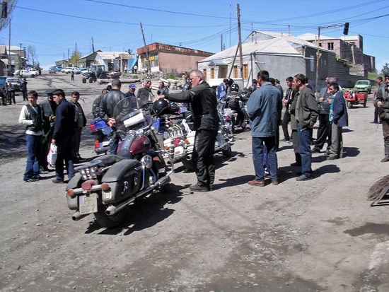 Überall, wo wir hinkamen, sammelten sich gleich viele Zuschauer!