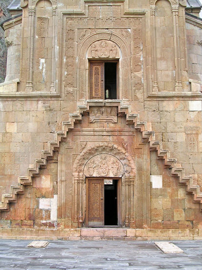 Klosterkirche Noravanc -
Ein Treppe führt auf den oberen Stock, was aber nicht ganz ungefährlich ist, weil es kein Geländer gibt!