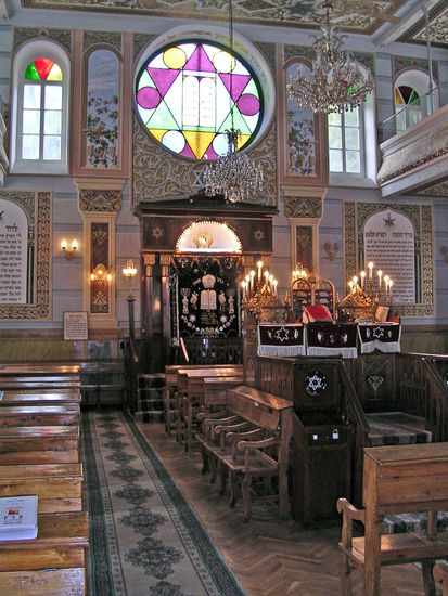 Im Innern der schönen Synagoge in Tiflis