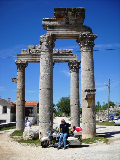 Von Kizkalesi aus machten wir eine Fahrt nach Olba, das spätere Diokaisareia (heute Uzuncaburç) - eine antike Stadt in Kilikien in der heutigen Türkei.