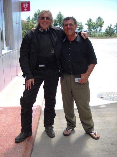 In Gölbasi bekamen wir von dem netten, deutschsprechenden Pächter nicht nur kostenlos Tee serviert, sondern auch viele gute Tipps für unsere Fahrt um Nemrut Dagi!