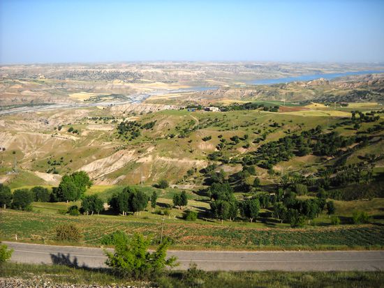 Eine Fahrt durch diese unberührte Landschaft zum Nemrut Dagi ist ein Erlebnis der besonderen Art.