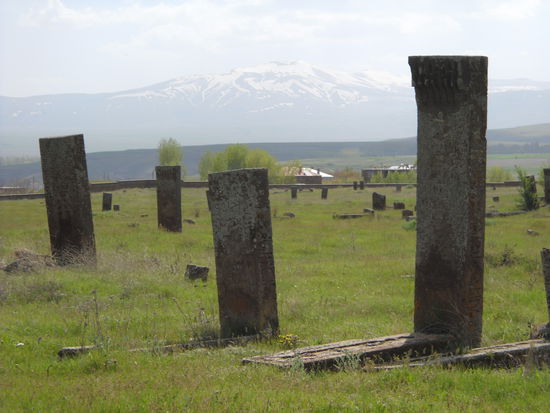 Ahlat - einer der größten und schönsten Friedhoefe Anatoliens.
