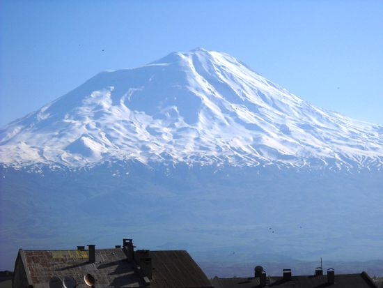 Blick aus unserem Hotelfenster auf den Ararat - Dogubayazit.