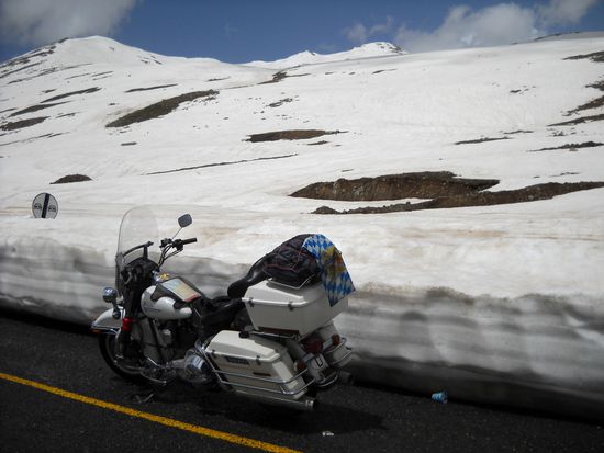 Wir fuhren über den 2.600 m hohen Ovit Dagi Pass, Richtung Schwarzmeer-Küste. Drei Tage danach war er wegen heftiger Schneefälle gesperrt!
