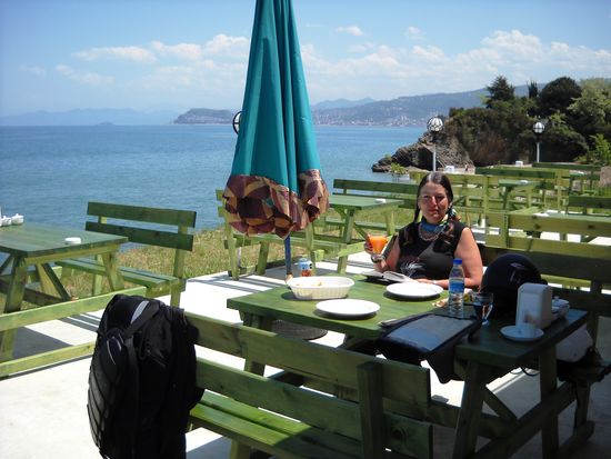 In diesem schönen Restaurant in Giresun, direkt am Meer, geniessen frischen Fisch und Gemüsesuppe. Köstlich und preiswert!