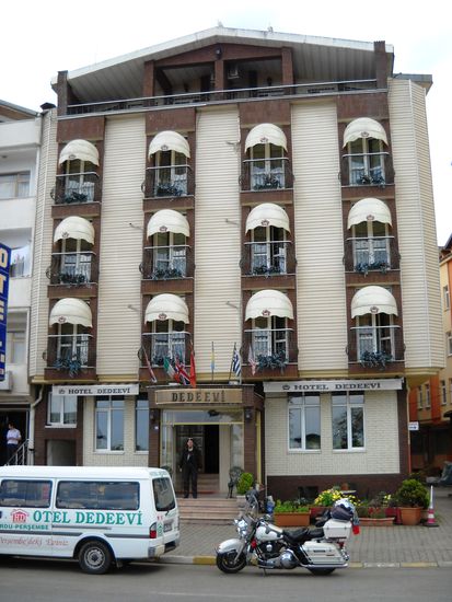 In Persembe haben wir in diesem eleganten Hotel übernachtet (überaus empfehlenswert!). Der Besitzer war sehr freundlich und hat sich lange mit uns unterhalten. Unsere Suite war ganz oben, mit großer Terrasse und herrlichr Aussicht.