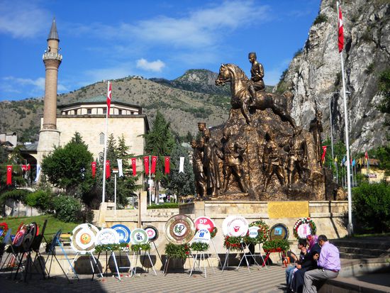 Amasya: Atatürk-Denkmal
Hier rief er am 22. Juni 1919 zum nationalen Widerstand auf.