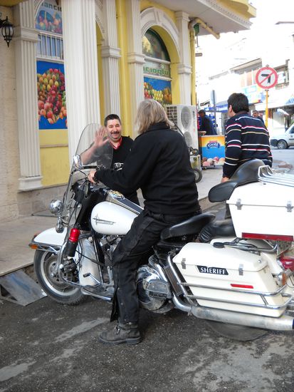 Es ist geschafft, das Motorrad ist wieder auf der Straße und wir können nach Istanbul fahren!
