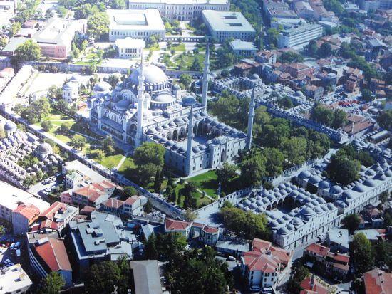 Istanbul:
Süleymaniye-Moschee - sie wurde restauriert, so dass wir sie nur von außen sehen konnten.