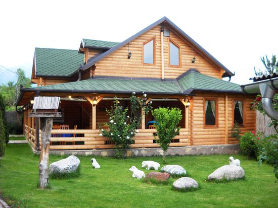 Peje (Pec) - Kosovo:
Im nahegelegenen Restaurant der Hotel Villa haben wir fürstlich zu Abend gegessen.