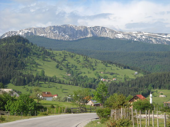 "Almlandschaft" zwischen dem Kosovo und Montenegro ...
